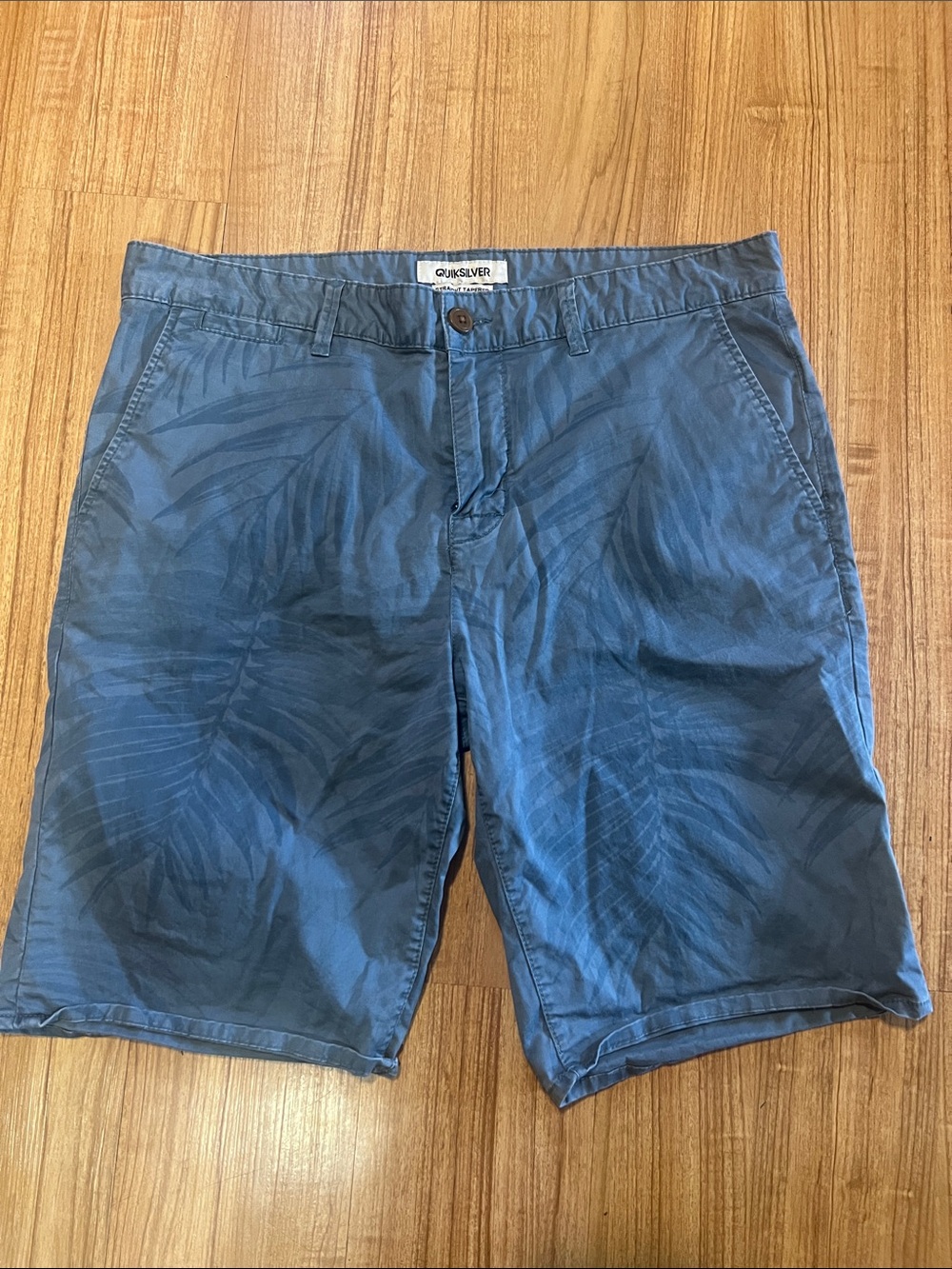 Quiksilver Slate Blue Palm-Print Flat Front Men's 36 Shorts